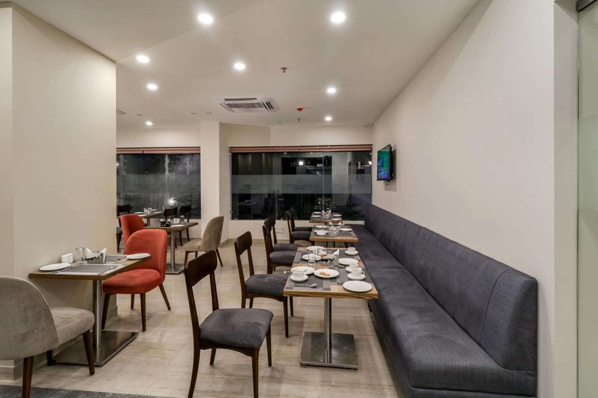 Starlit Suites Newtown コルカタ エクステリア 写真