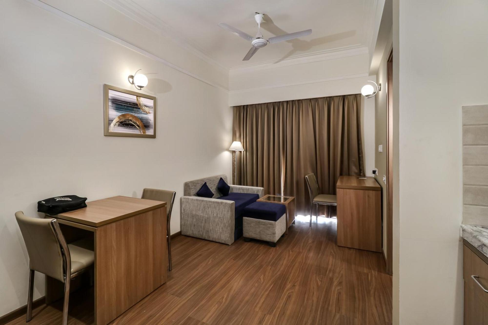 Starlit Suites Newtown コルカタ エクステリア 写真