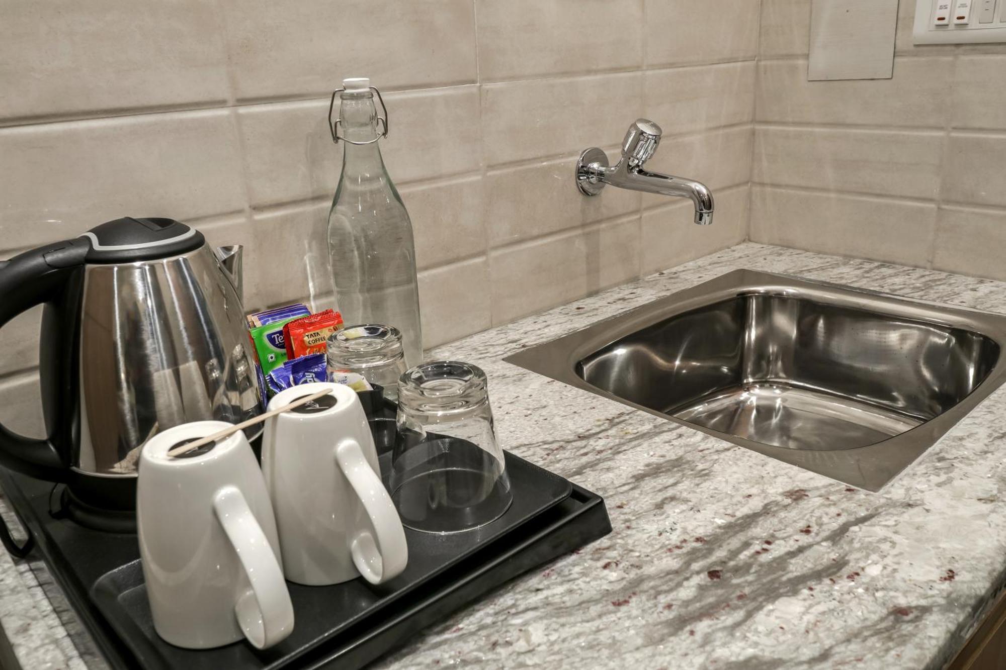 Starlit Suites Newtown コルカタ エクステリア 写真