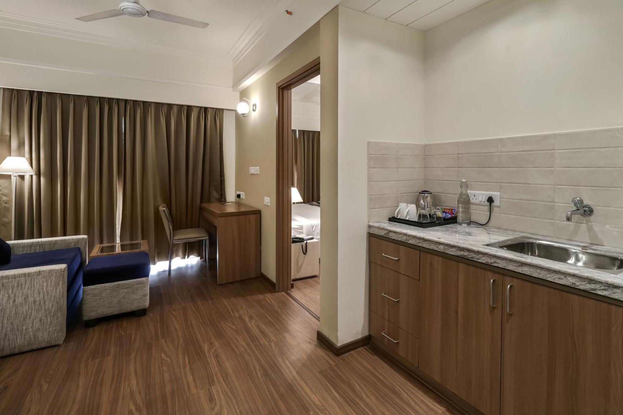 Starlit Suites Newtown コルカタ エクステリア 写真