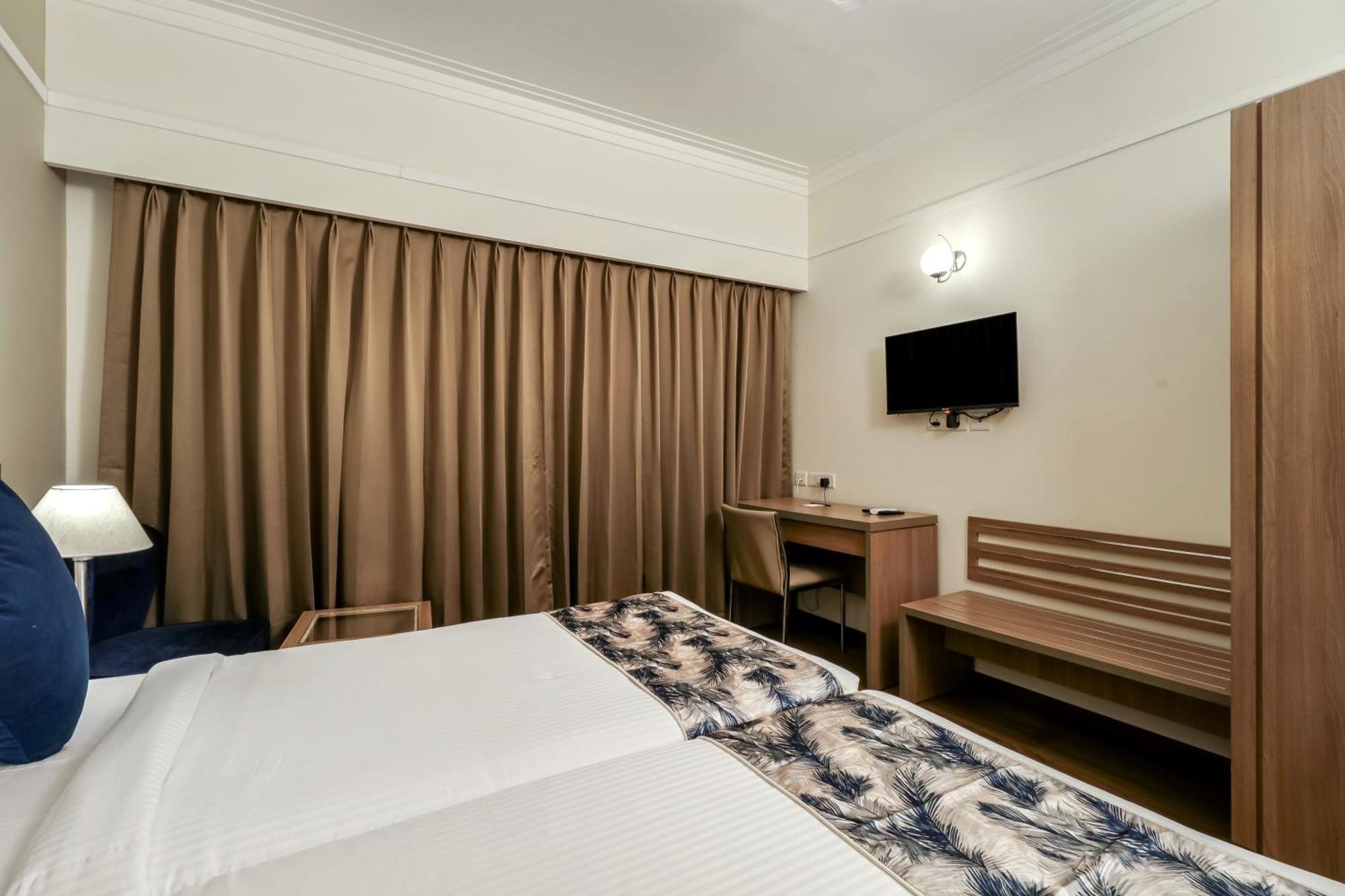 Starlit Suites Newtown コルカタ エクステリア 写真