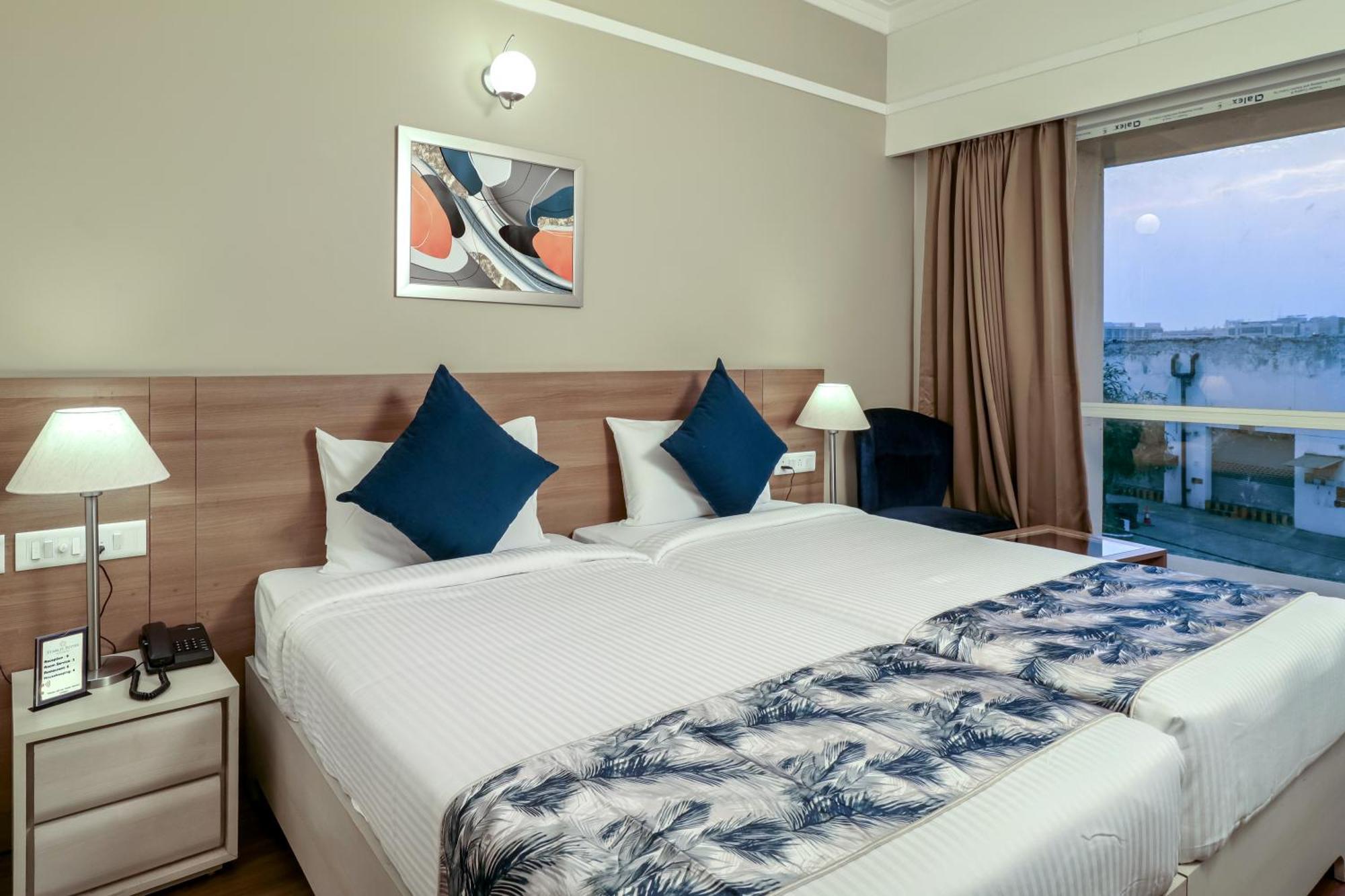 Starlit Suites Newtown コルカタ エクステリア 写真