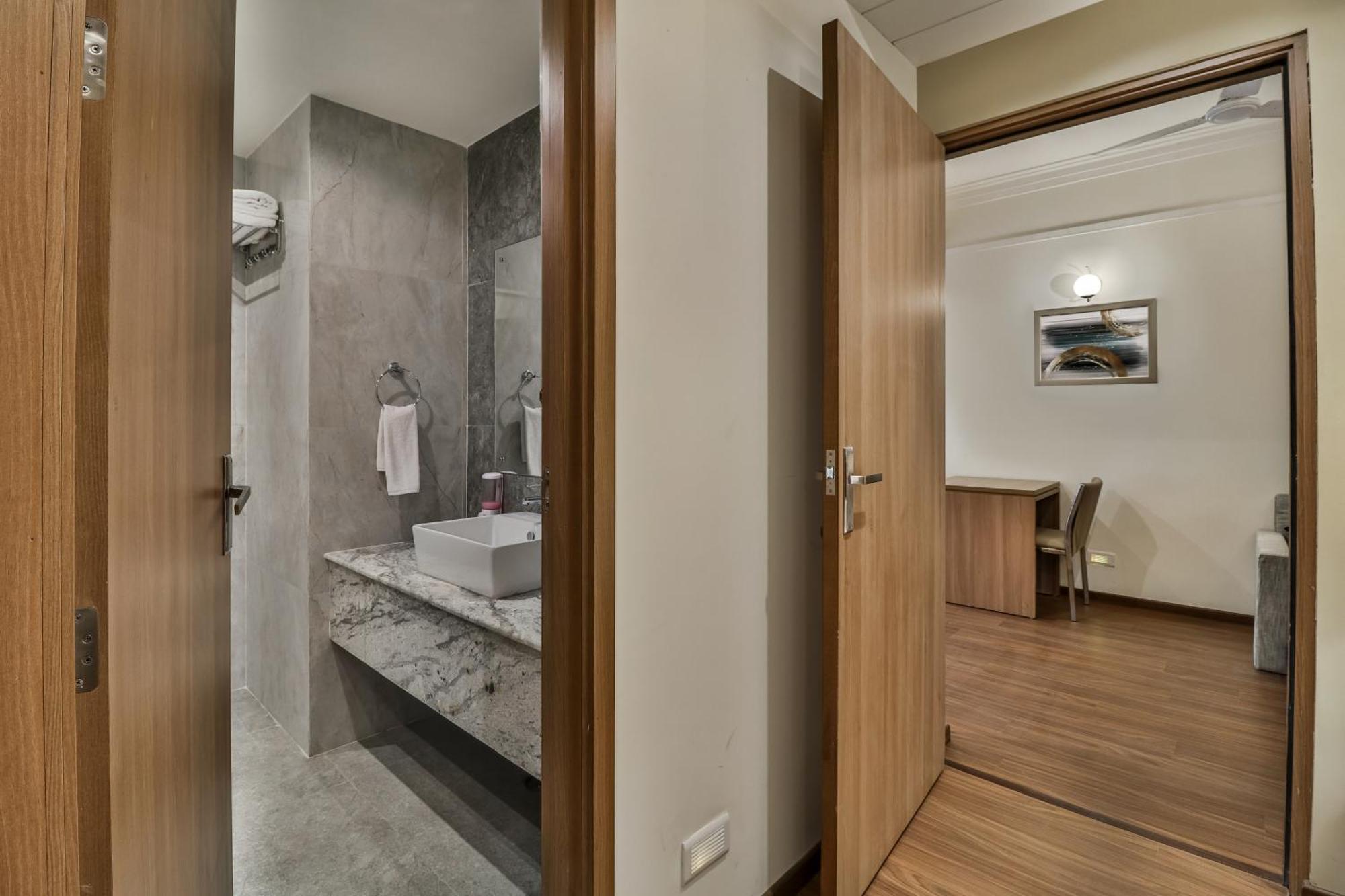Starlit Suites Newtown コルカタ エクステリア 写真